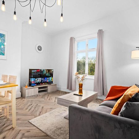 Luxury Apartment - Wolverhampton - Netflix - Smart Tv - Fast Wifi - 7Apc エクステリア 写真