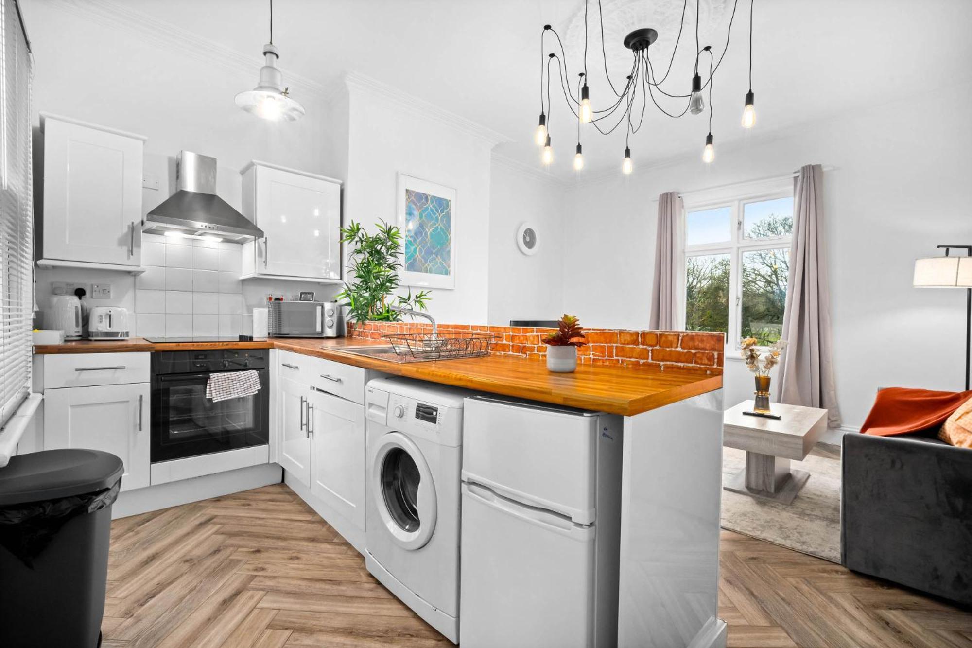 Luxury Apartment - Wolverhampton - Netflix - Smart Tv - Fast Wifi - 7Apc エクステリア 写真