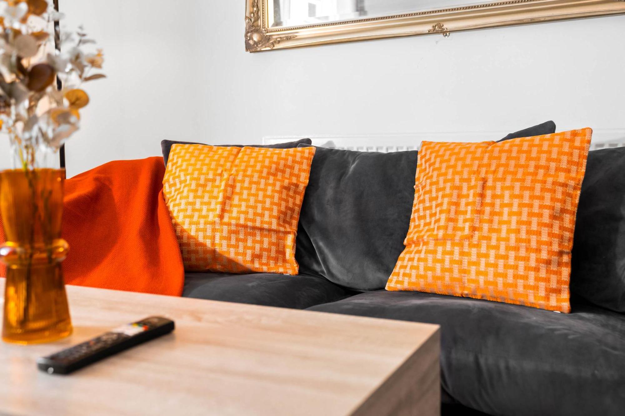 Luxury Apartment - Wolverhampton - Netflix - Smart Tv - Fast Wifi - 7Apc エクステリア 写真