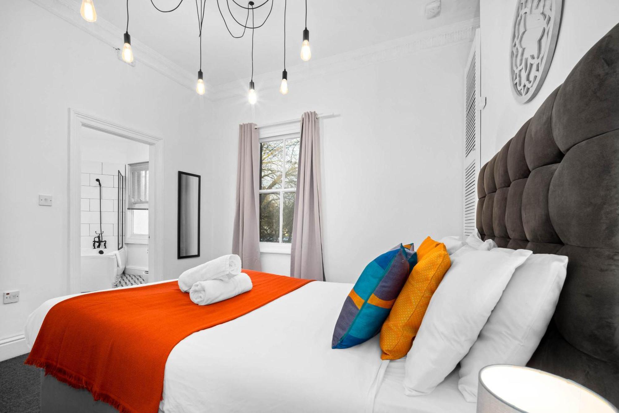Luxury Apartment - Wolverhampton - Netflix - Smart Tv - Fast Wifi - 7Apc エクステリア 写真