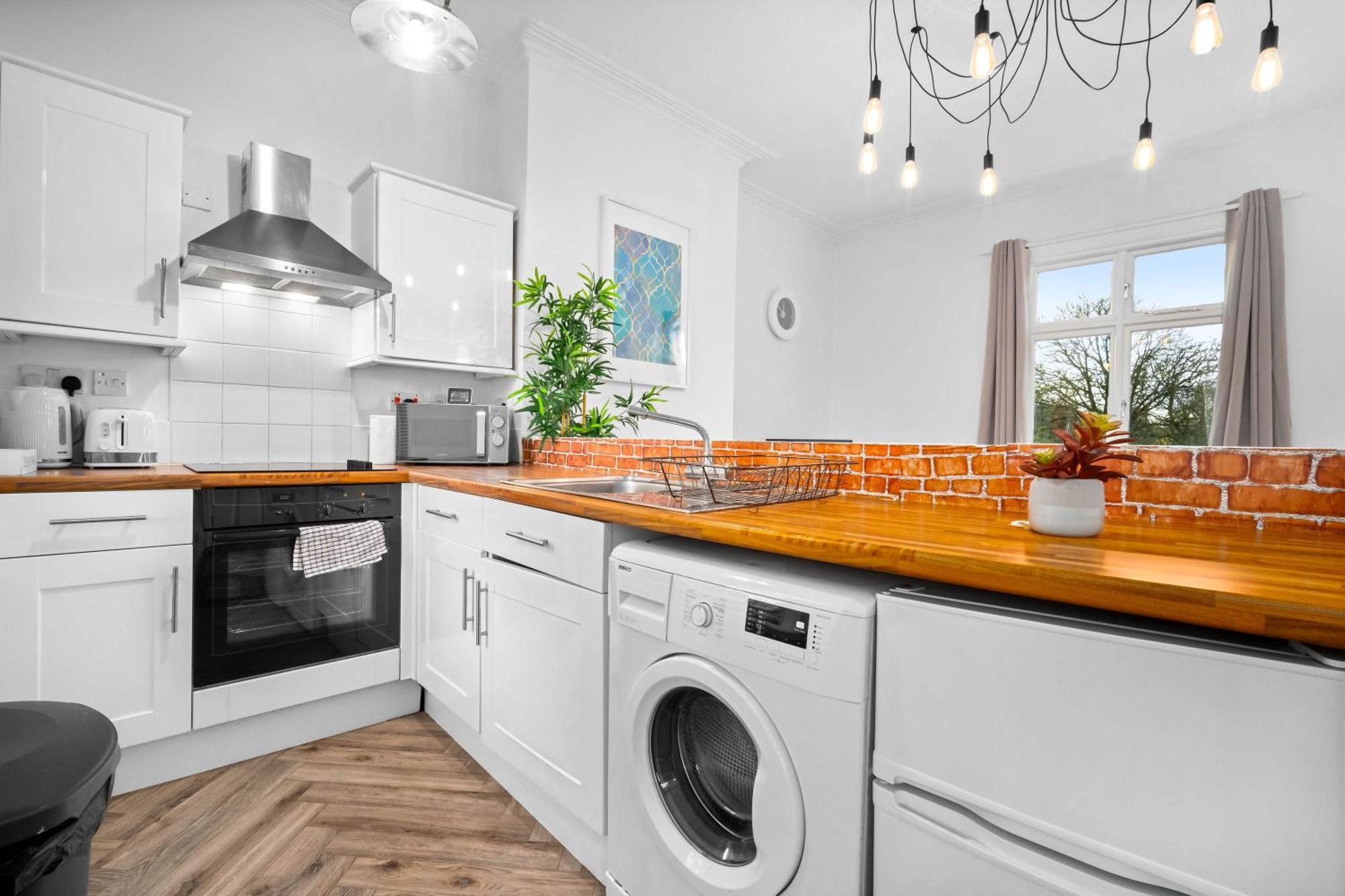 Luxury Apartment - Wolverhampton - Netflix - Smart Tv - Fast Wifi - 7Apc エクステリア 写真