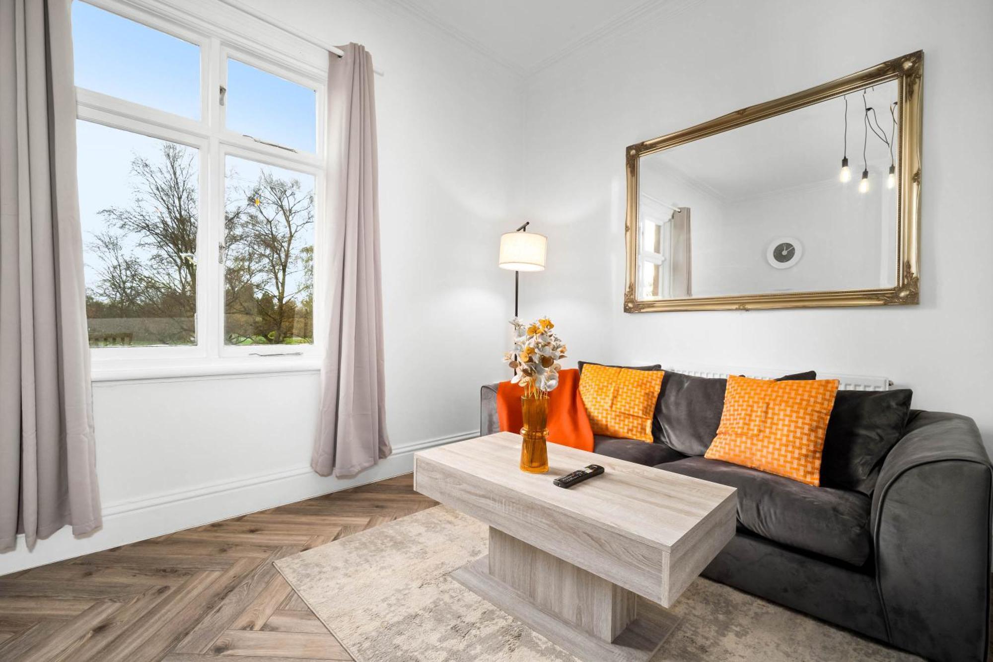 Luxury Apartment - Wolverhampton - Netflix - Smart Tv - Fast Wifi - 7Apc エクステリア 写真